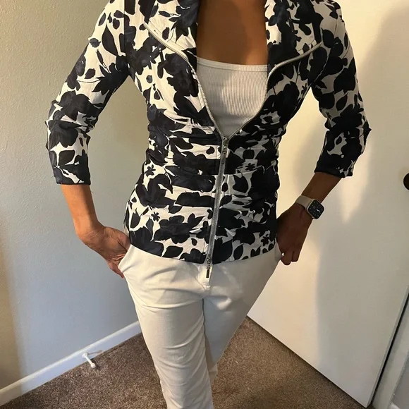 Joseph Ribkoff Navy and White Floral Blazer - Picture 7 of 11
